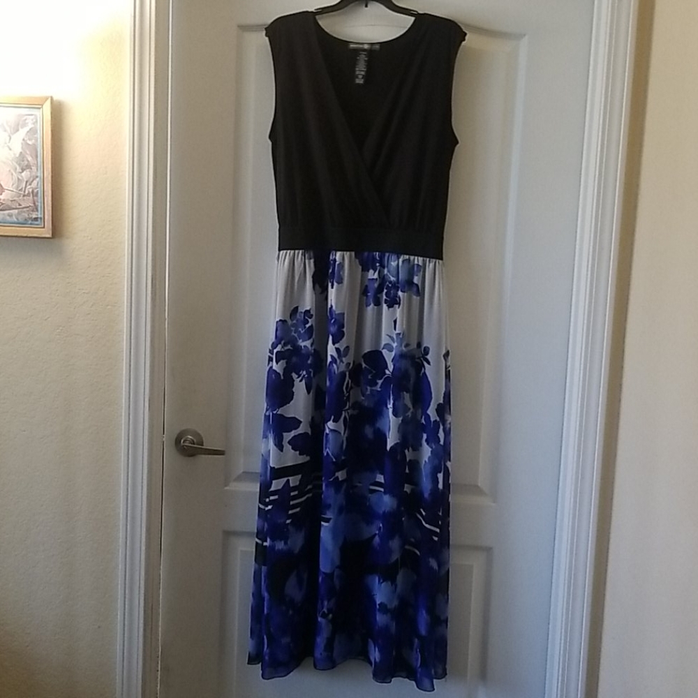 NEW in bag Avon Floor Length Modern Floral Signature Collection Maxi Dress